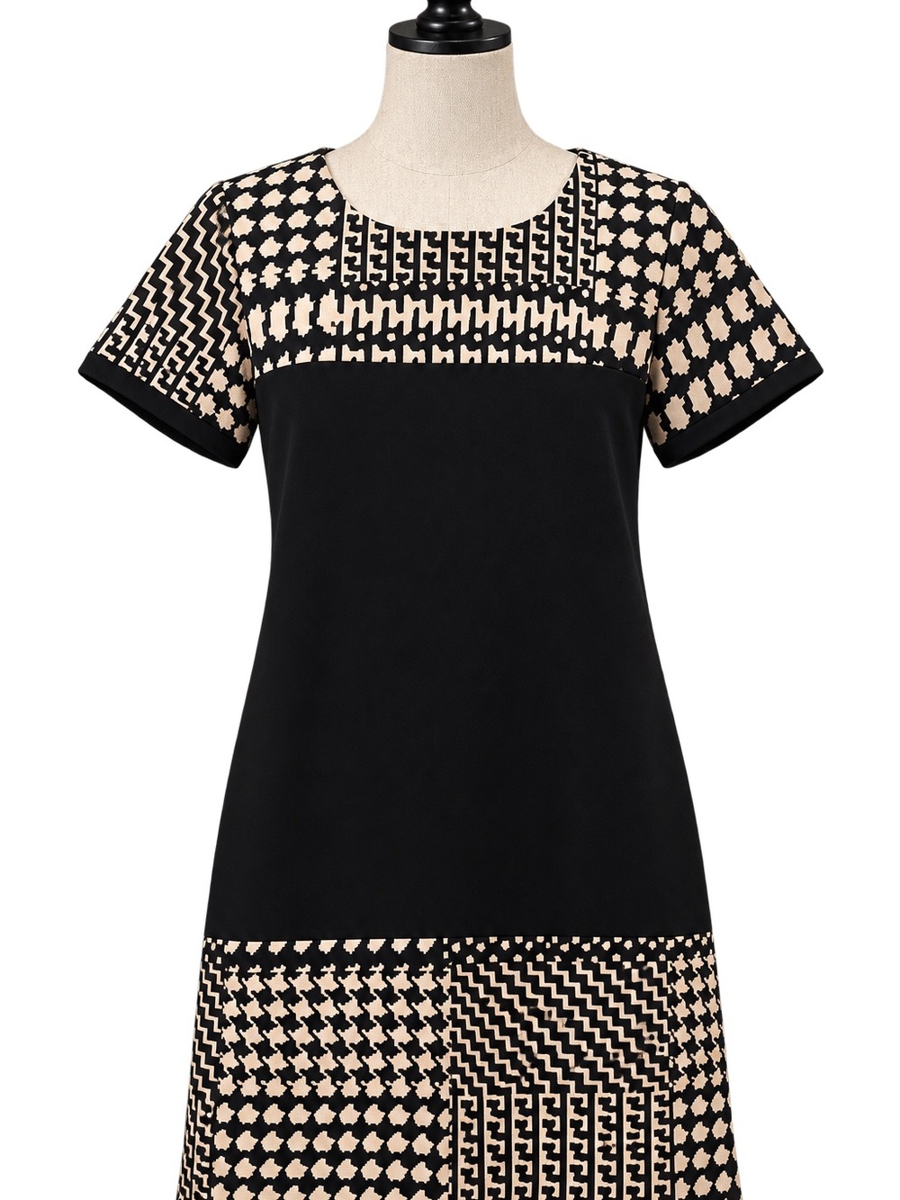 Roz & Ali Black and Cream Patterned Short Sleeve Dress (no belt)